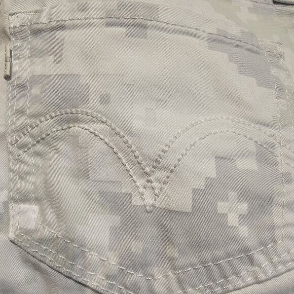 Levis 524 Demis Curve Skinny Digital Grey White Camo W 32" L 24" Capri Jeans S - Picture 5 of 5